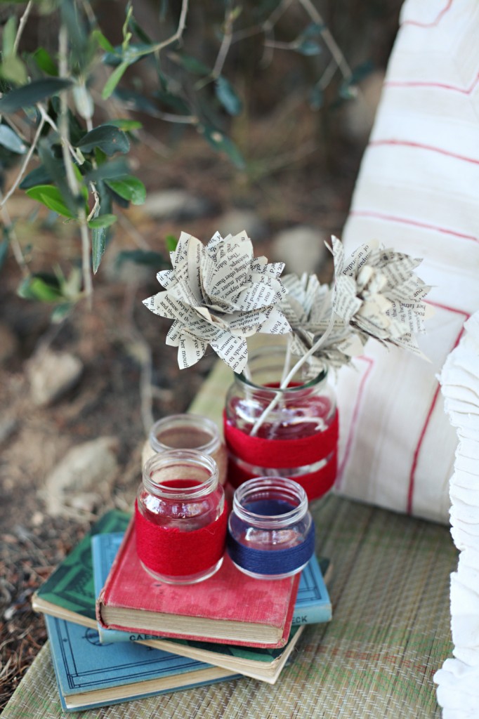 yarn wrapped mason jars red blue paper flowers